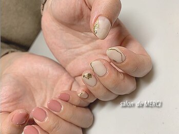サロン ド メルシー(Salon de MERCI)/左右ニュアンスnail☆
