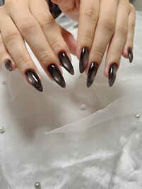 darkbrown × magnet