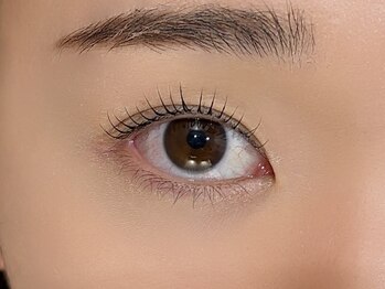 ラトリエ(L'Atelier)の写真/【ナチュラルなのに目力UP】根本から立ち上げ!似合わせまつげパーマ+補修ケラチントリートメント付 ¥6,600