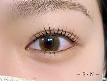 エン(E N)の写真/【トリートメント/コーティング付★ラッシュリフト¥3500】根元から立ち上げるまつ毛パーマでビューラー卒業