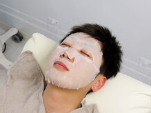 メンピカ 新宿の雰囲気（フェイスパック中です♪【メンズ脱毛/眉毛/ホワイトニング】）