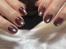 マラマネイル(Malama Nail)/ボルドー×マグネット×ラメ×秋