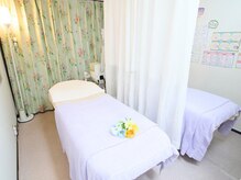 メナードフェイシャルサロン 八戸ノ里駅前店の雰囲気(ベッドルームです。ぺア来店もできます♪)