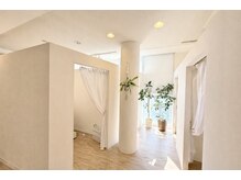 【まつげパーマ/眉毛/HBL/フェイシャルワックス専門店】C.（シードット）神戸三宮店/店内雰囲気