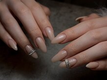 アール(R)/ワンポイントにストーンネイル