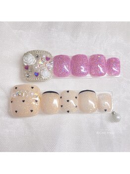 リッシュ トロワ(RICHE trois)/キラキラフットネイルデザイン