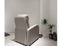 静かにリラックスできる空間♪都会的だけど落ち着く施術中も心から休める空間づくり