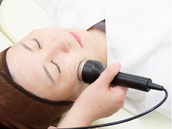 コスメティック ジリオの写真/【超音波エステで小顔美人に★】美肌はもちろんフェイスラインの引き締め効果も！すっきり若々しい印象へ♪