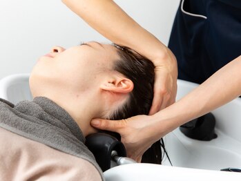 ドクタートウヒ(Dr.TOUHI)の写真/頭皮から首肩・デコルテにもアプローチしてほぐします。リンパの流れを改善し眼精疲労やむくみ解消にも！