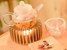 体調や季節に合わせた薬膳茶をご用意しております。