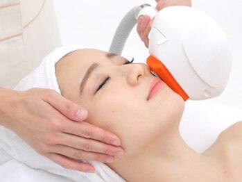 フェイスアンドボディルーム サクラ(SAKURA)の写真/いつまでも綺麗でいたい…そんな大人女性の為のエイジングケア！【光フェイシャル3回体験¥33000→¥16500】