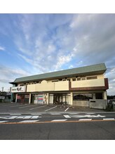 トゥーラ(TULA)/右から2番目です