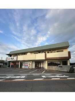 トゥーラ(TULA)/右から2番目です