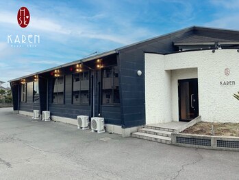 カレン 都城店/入口と駐車場側