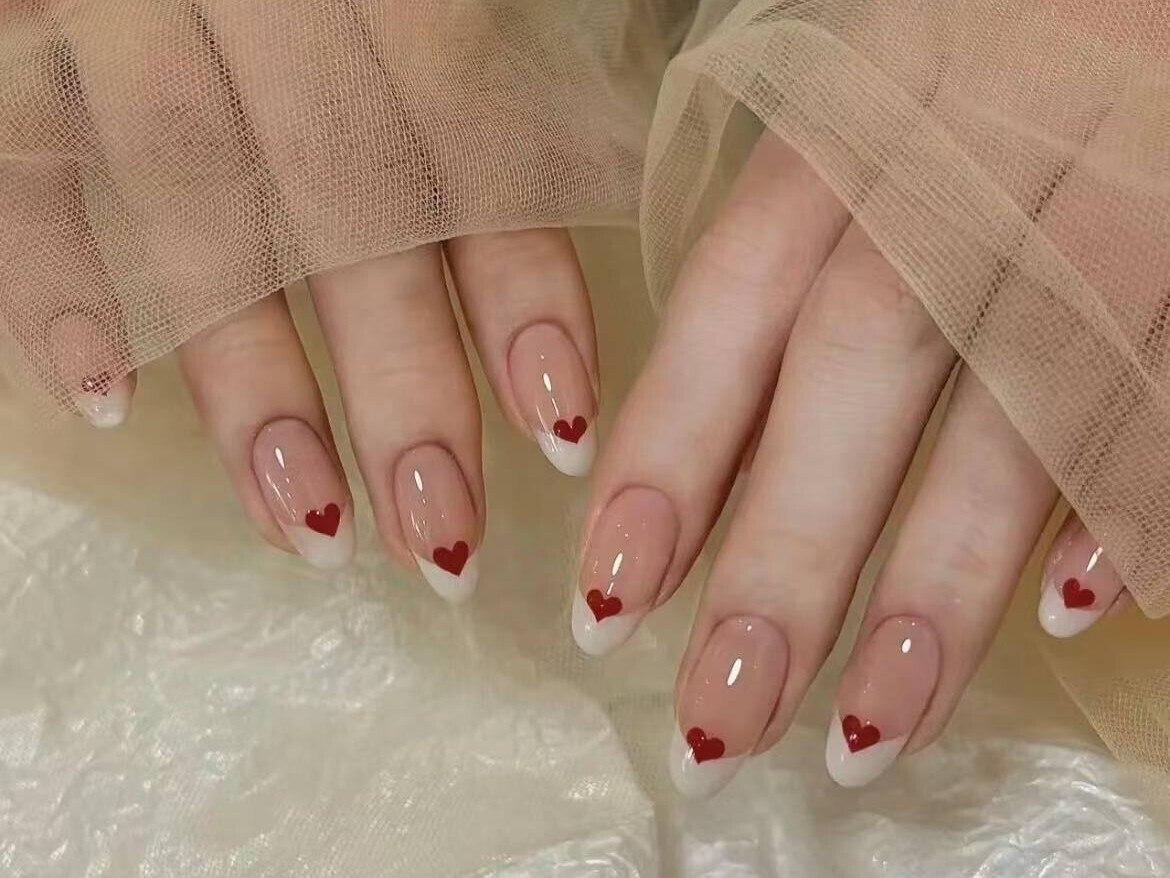 2025年-2026年冬トレンド】ハートフレンチのネイルデザイン集｜人気順