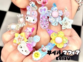 パーツ盛りギャルネイル