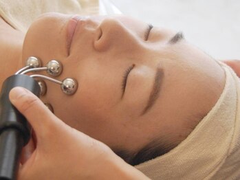 シミケア＆小顔専門サロン　ナナラの写真/《関西希少！》SNSで話題★テラボーラーでお顔の表情筋を鍛え、本気の小顔ケア！むくみ/たるみ/リフトUP◎