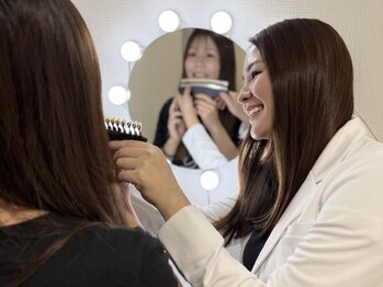シロエラボ 梅田店の写真/【生活習慣による歯の黄ばみを解消】家族や友人と一緒に来店OK★1回とは思えない効果をぜひご体感ください!