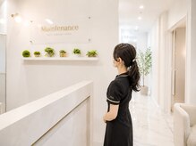 メンテナンス(Maintenance)の雰囲気（白を基調とした、落ち着いた完全個室サロン）
