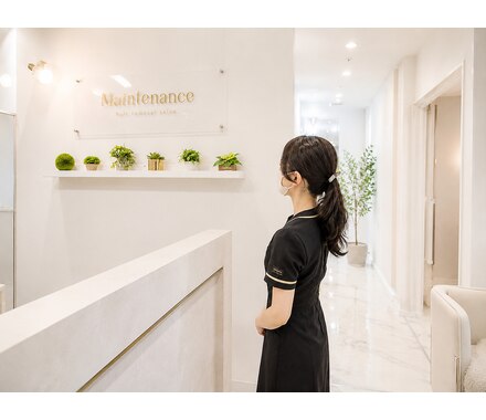 白を基調としたMaintenanceの店内