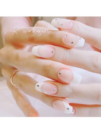フレンチネイルキラキラストーン