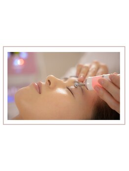 リル(RIRE)/まぶたの上、目の周りも施術可能