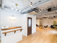 カルム ヘアーアンドアイラッシュ(Calme)の雰囲気（清潔感のある、明るい店内です！）