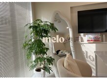 メロ(melo)の雰囲気（アイボリーを基調としたリラックス出来る店内の雰囲気）