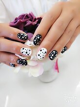 ネイルサロンアンドスクール ヴィタリティ(Vita-lity)/ホワイト×ブラック