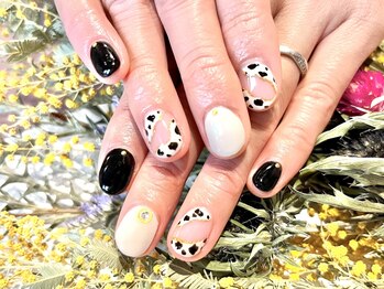 カラン(KARAN)/白と黒のアニマル柄