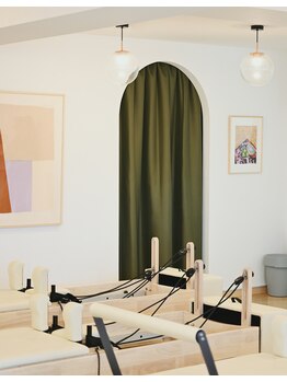 ハビットピラティススタジオ 白金高輪店(Habit Pilates studio)/更衣室にはロッカー完備