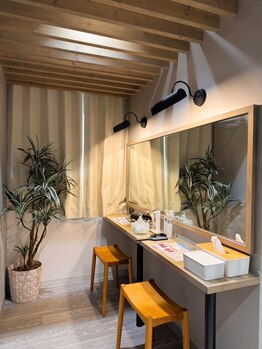 ミヨン(MIYONG)/メイクルーム