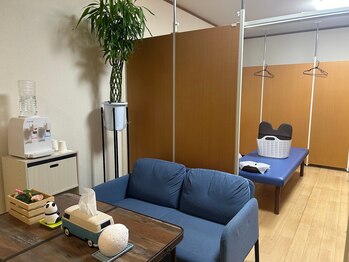 ながっち鍼灸治療院/内観　（待合、施術室）