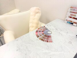 店内のネイルブース/ケアのみも