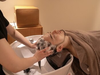ソキ 梅田(SOKI)の写真/【ヘッドスパ＆デコルテ・首肩・背中まで90分】頭皮にご褒美を。眼精疲労/不眠/育毛促進［梅田/梅田駅］