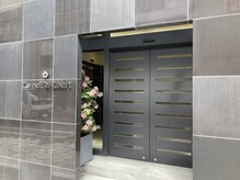 サロン デ モンターニユ(SALON DES montagnes)/マンション正面入口