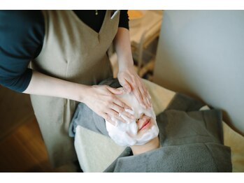 コノア ブランシェ 岩出店(CONOA BLANCHE)/毛穴洗顔シーン