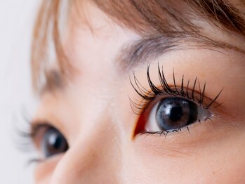 salon カナデル 1001の写真/まつ毛が少ない方、細い方必見！まつ毛の少ない方もボリュームラッシュ可能◎負担を軽減してボリュームUP♪