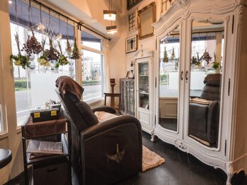 ジェントルマン アイラッシュ(GENTLEMAN eyelash)の写真/【1人貸切の贅沢】1対1の完全プライベートサロン。完全個室だからこそ、美と心の両方がほぐれる時間を。