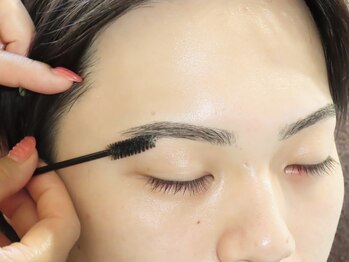 スリーピース(3Peace)の写真/【高技術】社会人メンズ注目!お顔の印象は”眉”で決まる!眉毛似合わせ診断+WAX(毛量調節&長さ調節込)¥5000