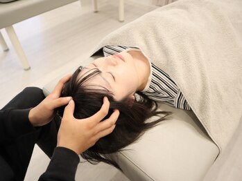 ククナ 桜木町駅前の写真/国家資格保持者による専門知識をもとに、頭蓋骨矯正とヘッドスパを融合!!脳疲労・首肩の重さを解き放つ!