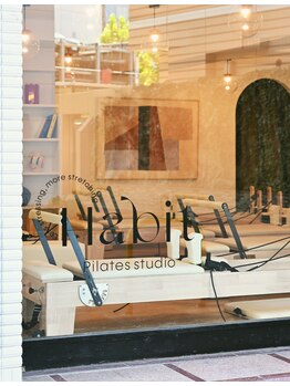 ハビットピラティススタジオ 白金高輪店(Habit Pilates studio)/スーパーサミット横の路面店♪