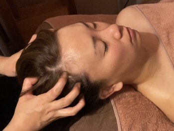 自然堂 -shizendo-【黄土よもぎ蒸し/フェイシャルケア/ボディケア】の写真/頭のコリをじっくりほぐす自然堂自慢のヘッドスパ/【よもぎ蒸し】【オーガニックフェイシャル】とSet◎