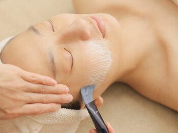 カノア(CANOA)の写真/《韓国最新艶肌NMNピーリング導入》"剥かずに""満たす"ピーリング。お肌を育てる美肌管理ならCANOAへ