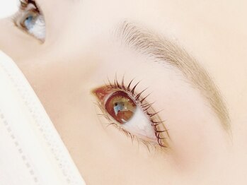 エルデ(Erde)の写真/【悩みに寄り添い丁寧に解決】一重で上がりにくいまつ毛もしっかり立ち上げ◎こだわりの店内で癒し時間を♪