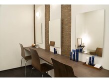ハートアンドボディ 烏丸店(Heart&Body)の雰囲気（ドクターリセラの化粧水、日焼け止め、パウダーを完備。）