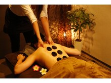 リラモア(Rela More)の雰囲気(ホットストーンで身体をあたため、コリを押し流していきます。)