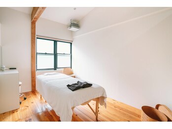 シー 中目黒(she)/完全個室の施術部屋にご案内