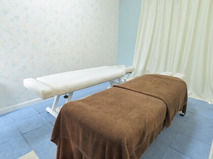 傷ついた翼を癒すところの写真