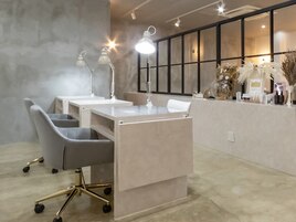 店内ネイルデスク